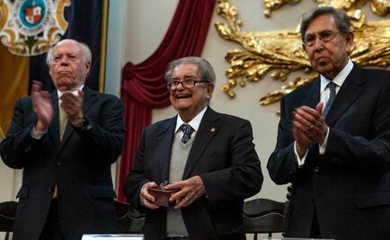 León-Portilla recibe premio Amalia Solórzano de Cárdenas