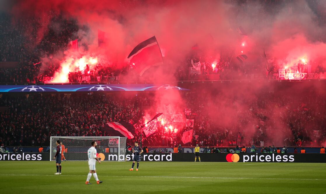 Reuters. Afición del París Saint Germain durante el juego de Champions League ante el Real Madrid