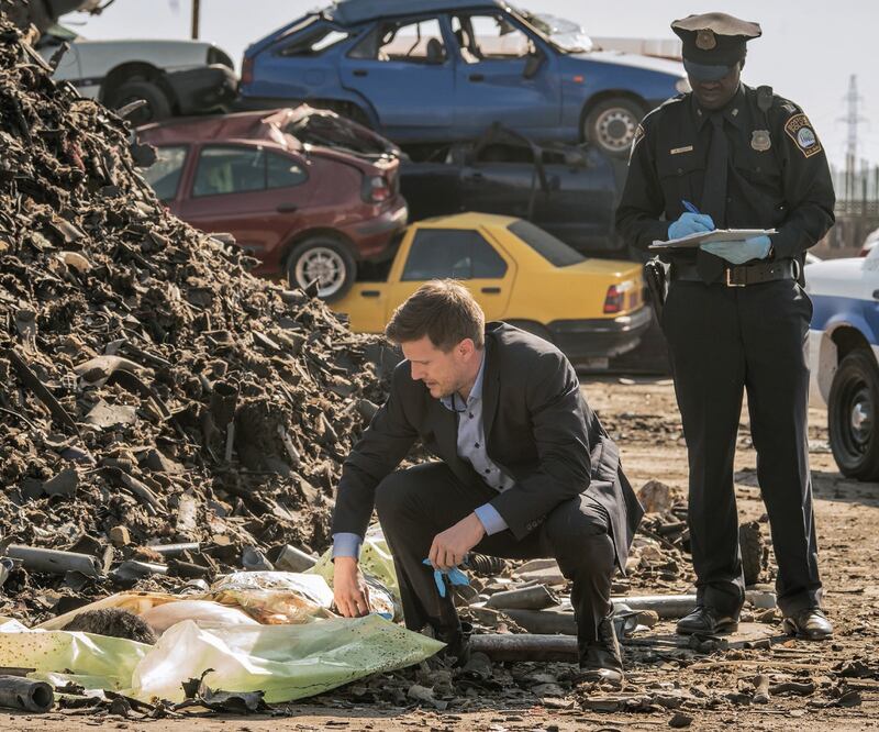 El agente Durand, esposo de Emily, sufre con la culpa de dejarla de buscar. Foto: AXN