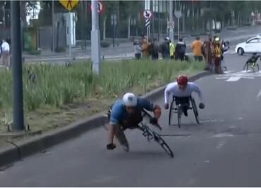 Bache provoca un accidente en el Maratón de la Ciudad de México; atleta paralímpico lanza un mensaje a los organizadores