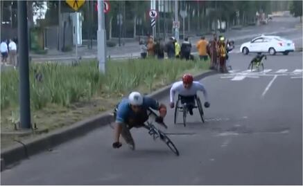 Bache provoca un accidente en el Maratón de la Ciudad de México; atleta paralímpico lanza un mensaje a los organizadores
