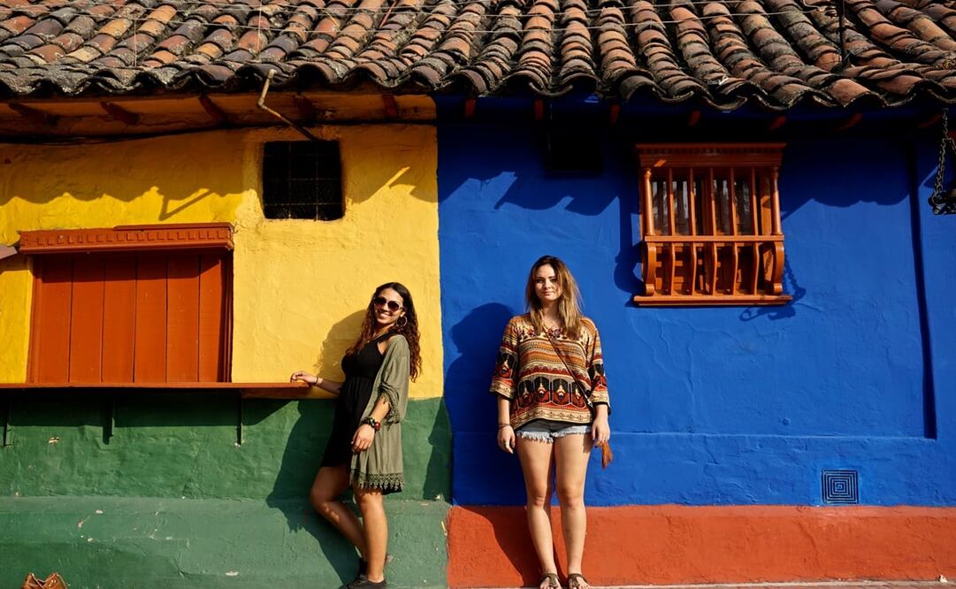 No olvides dar un paseo y tomarte fotos en las calles coloridas de La Candelaria, en el centro de Bogotá. Foto: iStock 
