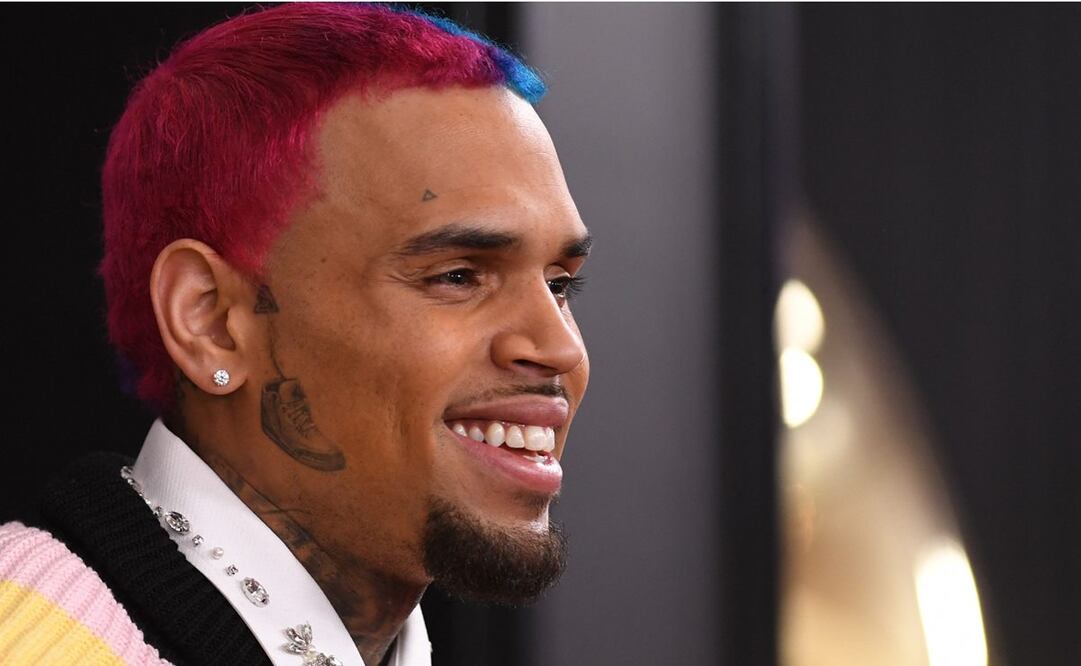 Chris Brown, quien no estuvo presente en la audiencia, fue liberado por la tarde de una cárcel en Salford, en las afueras de Manchester, donde fue arrestado en un hotel la semana pasada. Foto: AFP.