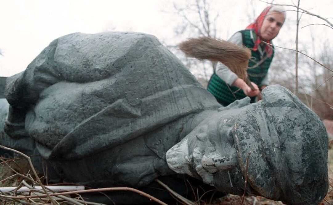 Esta es la primera vez que una estatua de Lenin es subastada en Ucrania, donde han sido destruidos varios monumentos en su honor. FOTO: Petar Petrov/Archivo REUTERS.