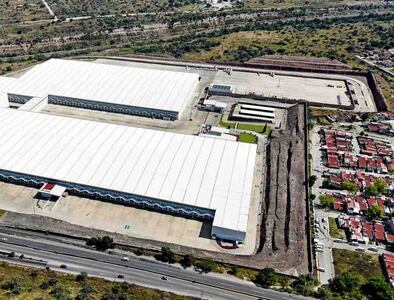 Megafarmacia, un bodegón vacío