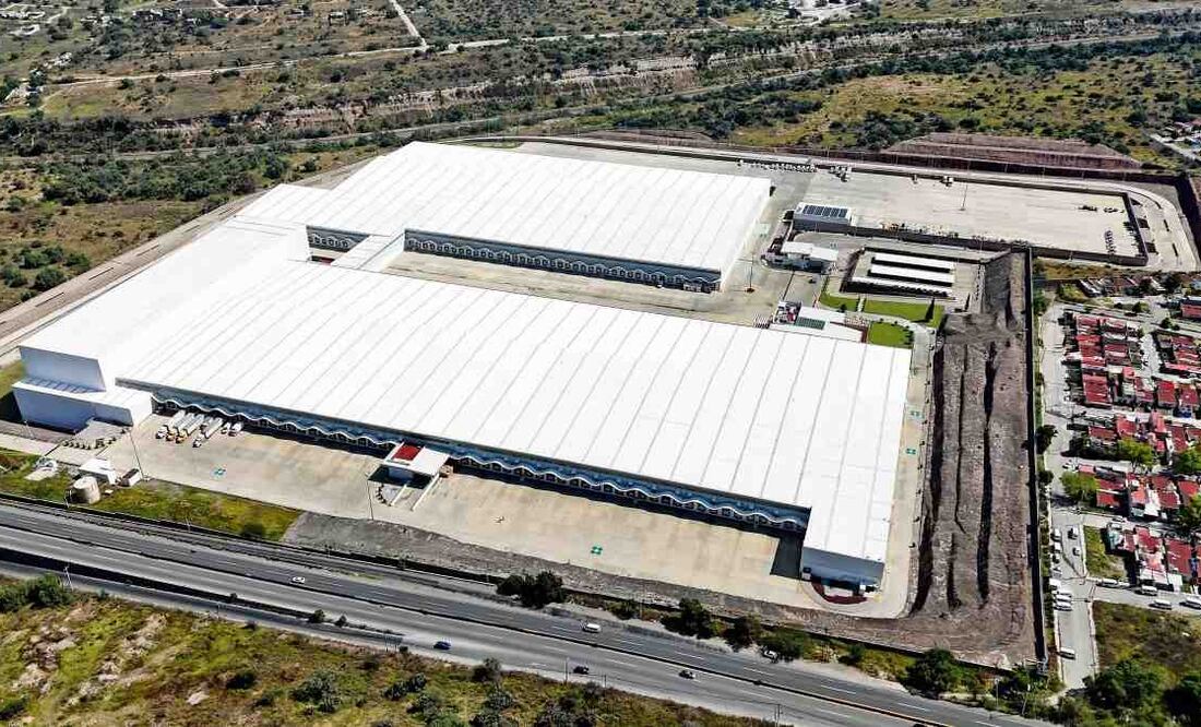 La nave industrial que alberga la Megafarmacia, sin vida. Foto: Hugo Salvador / EL UNIVERSAL