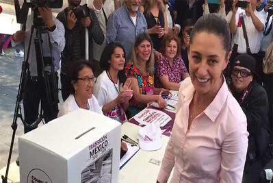 Claudia Sheinbaum vota en consulta por nuevo aeropuerto