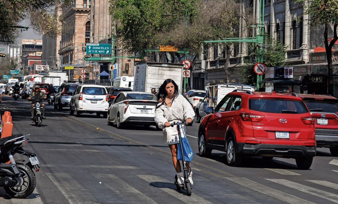 Clara Brugada celebra aprobación de reformas para regular scooters y franeleros en la CDMX. Foto: archivo/EL UNIVERSAL
