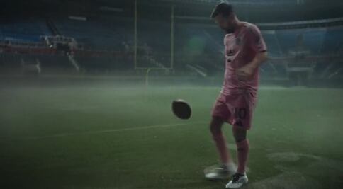 VIDEO: Lionel Messi hizo dominadas con un balón de futbol americano para promocionar el regreso de la MLS
