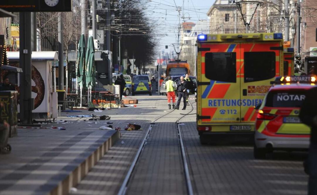 Los servicios de emergencia y la policía se encuentran en Paradeplatz en Mannheim, Alemania, después de un grave incidente, el lunes 3 de marzo de 2025. Foto: AP
