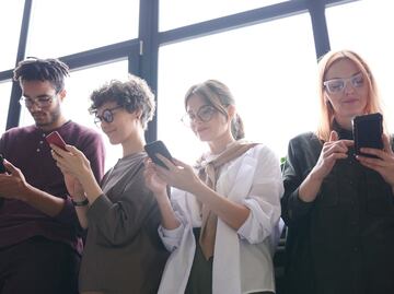 “Siempre tienen una excusa" ¿Por qué la mayoría de los jóvenes no contesta el teléfono?