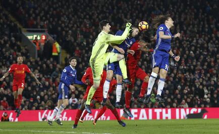 Chelsea suma en visita difícil a Anfield Road