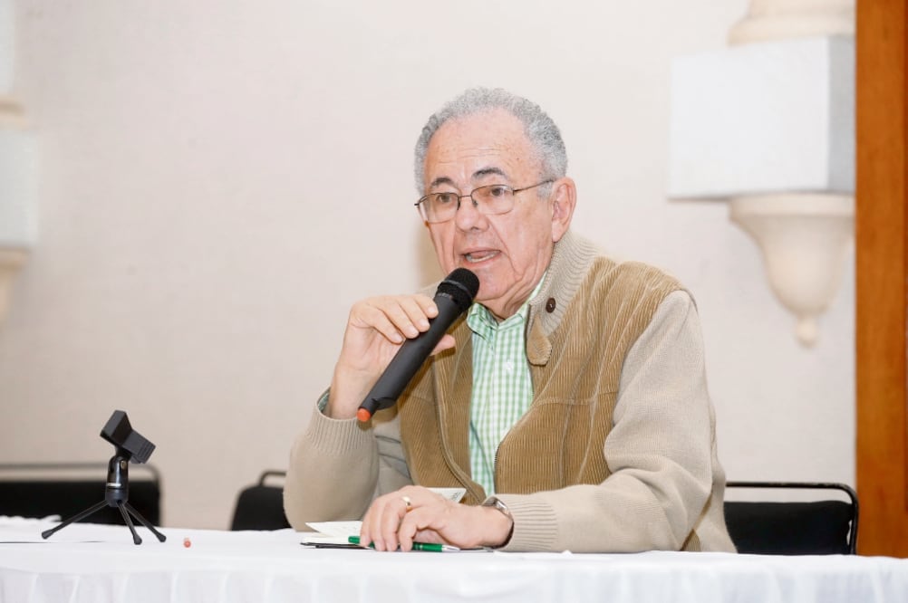 Javier Jiménez anunció en conferencia que la próxima semana tendrá el primer encuentro con los encargados del proyecto del nuevo aeropuerto. Foto: IRVIN OLIVARES. EL UNIVERSAL