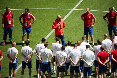 Rusia va por la cima vs Uruguay