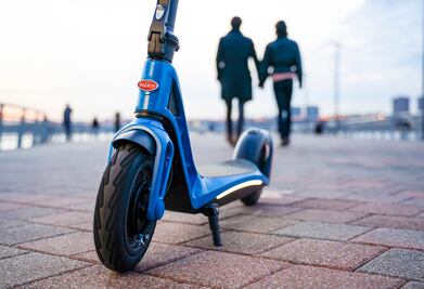 Bugatti presenta su scooter completamente eléctrico