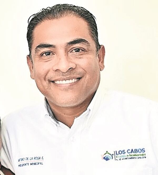 Alcalde de Los Cabos evade preguntas incómodas