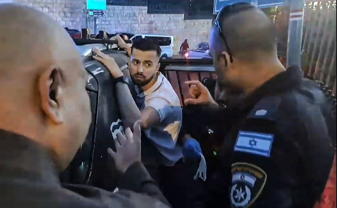 Policía israelí entró en el recinto de la iglesia de Eleona, de propiedad francesa, en Jerusalén, el 7 de octubre, detuvo brevemente a dos gendarmes y provocó que el ministro de Asuntos Exteriores francés, Jean-Noël Barrot, abandonara su visita, informó un periodista de la AFP. Foto: AFP