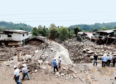 “El doctor se sujetó de la reja pero el agua se lo llevó”
