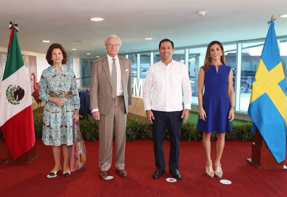Los reyes de Suecia, Carlos XVI Gustavo y Silvia fueron recibidos por el gobernador Mauricio Vila Dosal y su esposa, María Eugenia Ortiz Abraham. Foto: Especial
