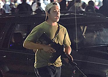 Declaran inocente a joven acusado de matar a dos personas en disturbios raciales de Wisconsin