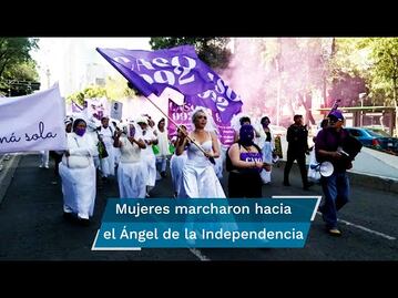 Por violencia vicaria, mujeres vestidas de novias se manifiestan en la FGR