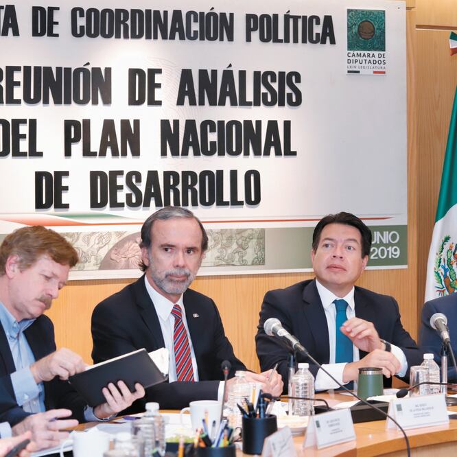 Empresarios solicitaron a la Cámara de Diputados más tiempo para analizar el Plan Nacional de Desarrollo, a fin de que cumpla con las metas. BERENICE FREGOSO. EL UNIVERSAL