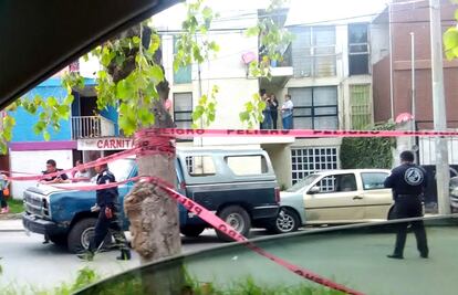 Balean a familia a bordo de una camioneta en Coacalco