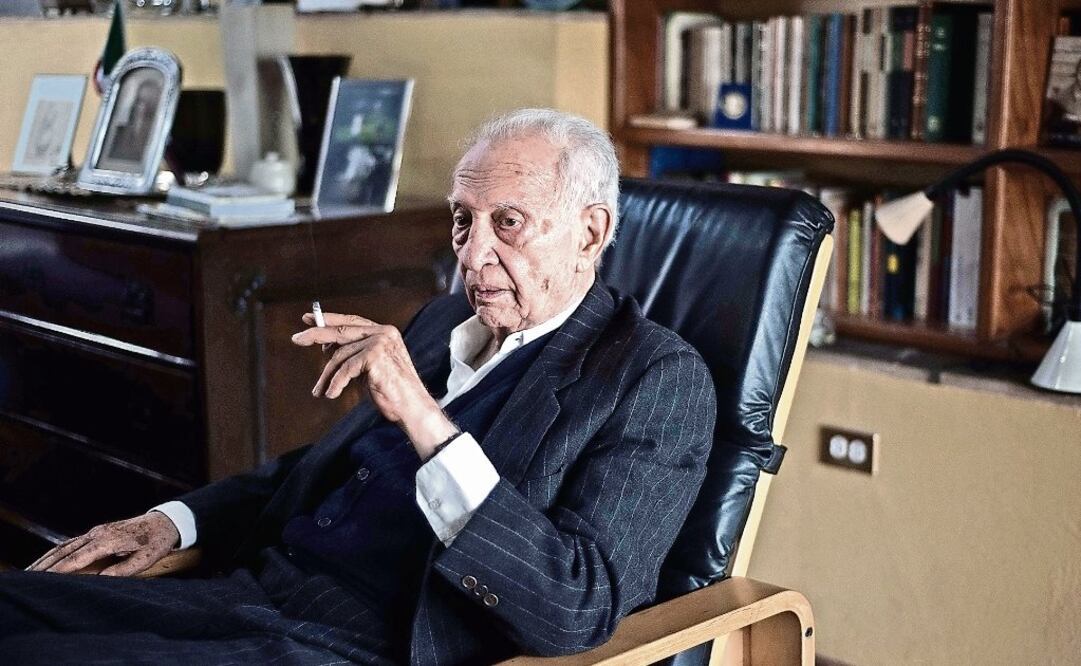 El escritor mexicano Sergio Pitol se encuentra estable, aunque en la cuarta y última etapa de la afasia primaria progresiva no fluente, enfermedad que le fue diagnosticada en 2009  FOTO: ARCHIVO 