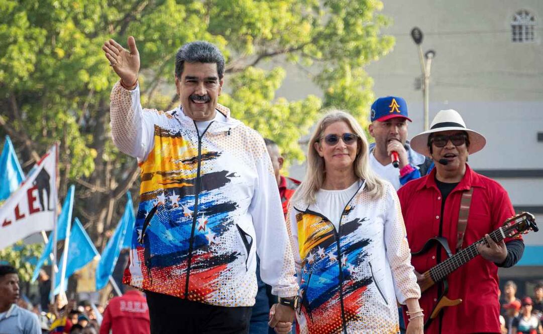 El presidente de Venezuela, Nicolás Maduro formaliza su candidatura a la presidencia para un tercer mandato frente a la sede del Consejo Nacional Electoral (CNE). Foto: AFP