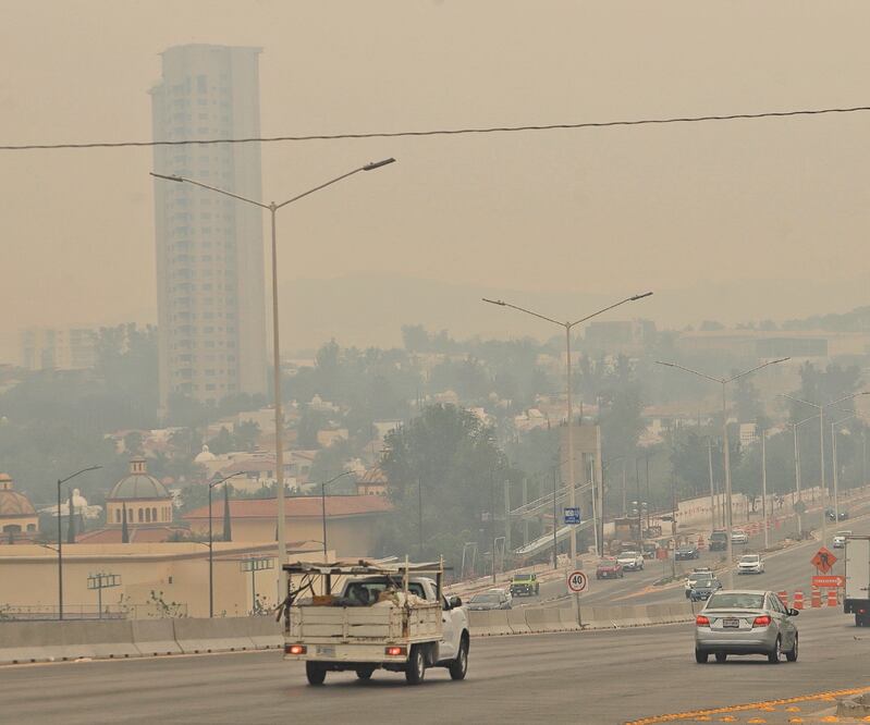 Debido al incendio en el bosque La Primavera, se emitió una Alerta Atmosférica en los nueve municipios del Área Metropolitana. Foto: ARCHIVO EL UNIVERSAL