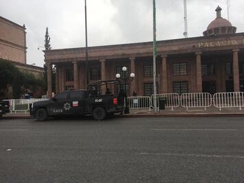 Desalojan a maestros del Congreso de Coahuila