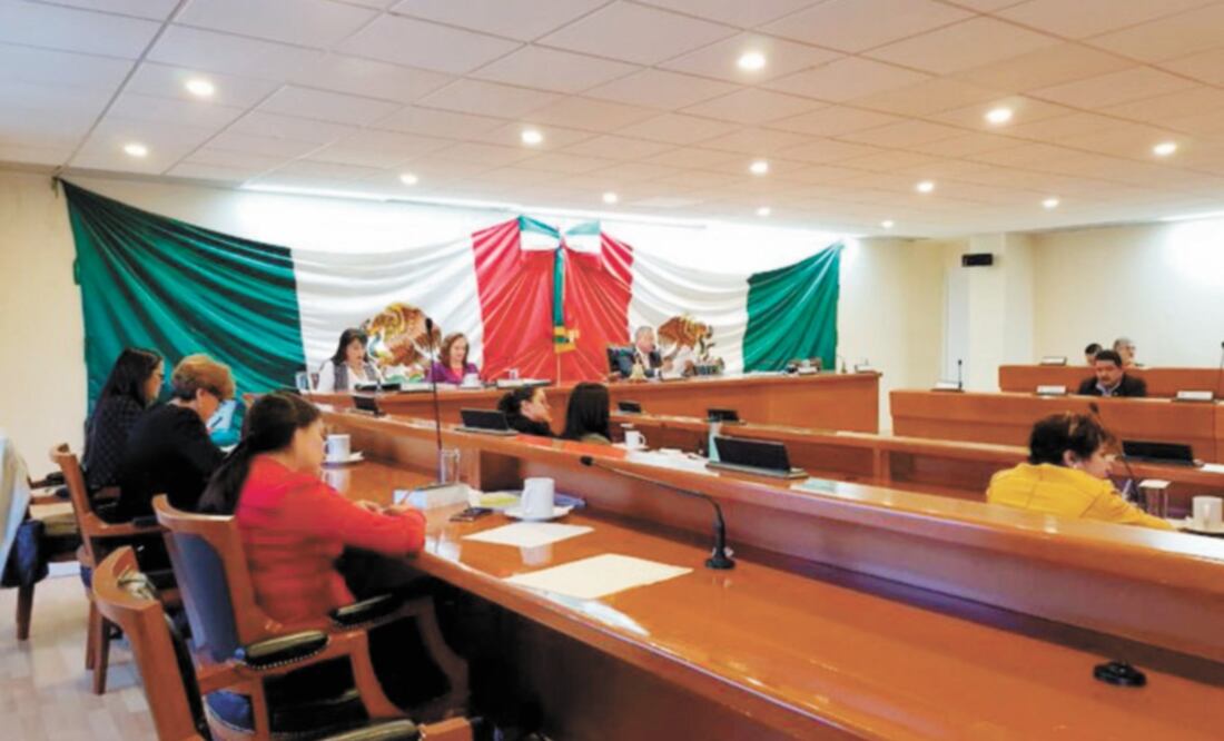 Los integrantes del Cabildo de Naucalpan manifestaron su rechazo al cambio a las tablas de valor unitario que determinan el precio del suelo en el territorio y que, acusan, “les entregaron al vapor”. Foto: TOMADA DE TWITTER