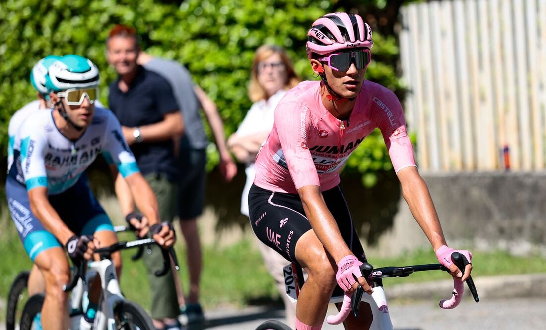 El mexicano finalizó en la posición número 56, pero mantuvo la 'Maglia Rosa' | FOTO: AFP