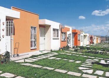 “Legalizar la vivienda invadida no debe violentar la ley”, expertos sobre propuesta del Infonavit