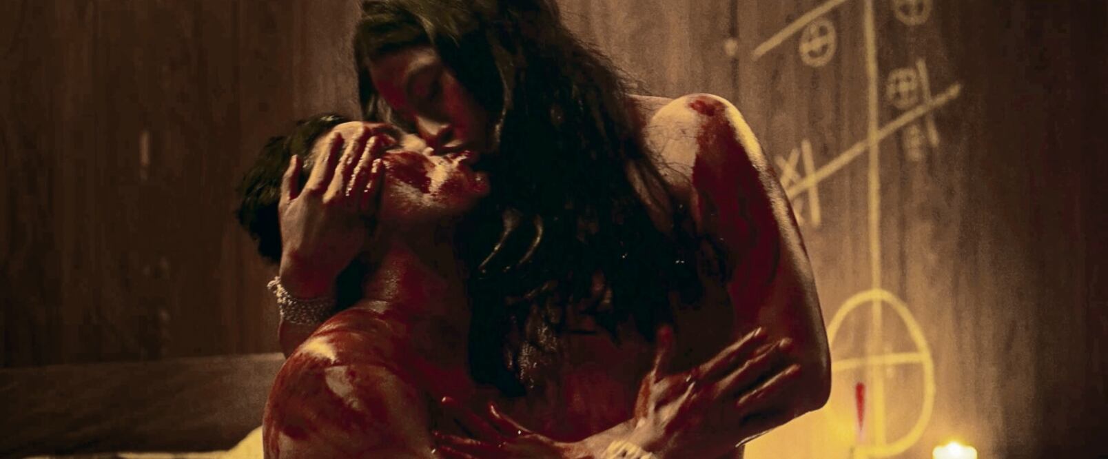 En la película de Isaac Ezbán, Mauro González y Paola Alvamary realizan una escena para la que fue requerida una coordinadora. Foto: Isaac Ezbán y Cortesía