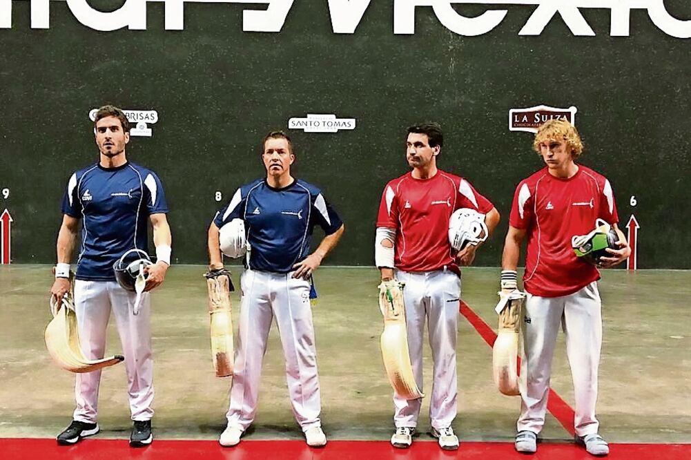 Txabi Inza y el mexicano Daniel Inclán (centro) abrieron con revés (FRONTÓN MÉXICO)