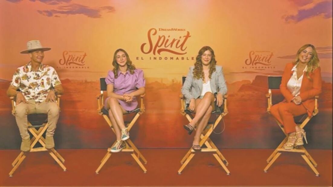 Erik Rubín, Andrea Legarreta e hijas cabalgan con espíritu