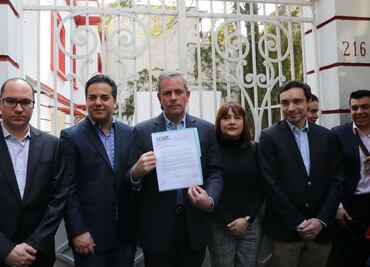 PAN entrega carta a AMLO para que retire invitación a Nicolás Maduro