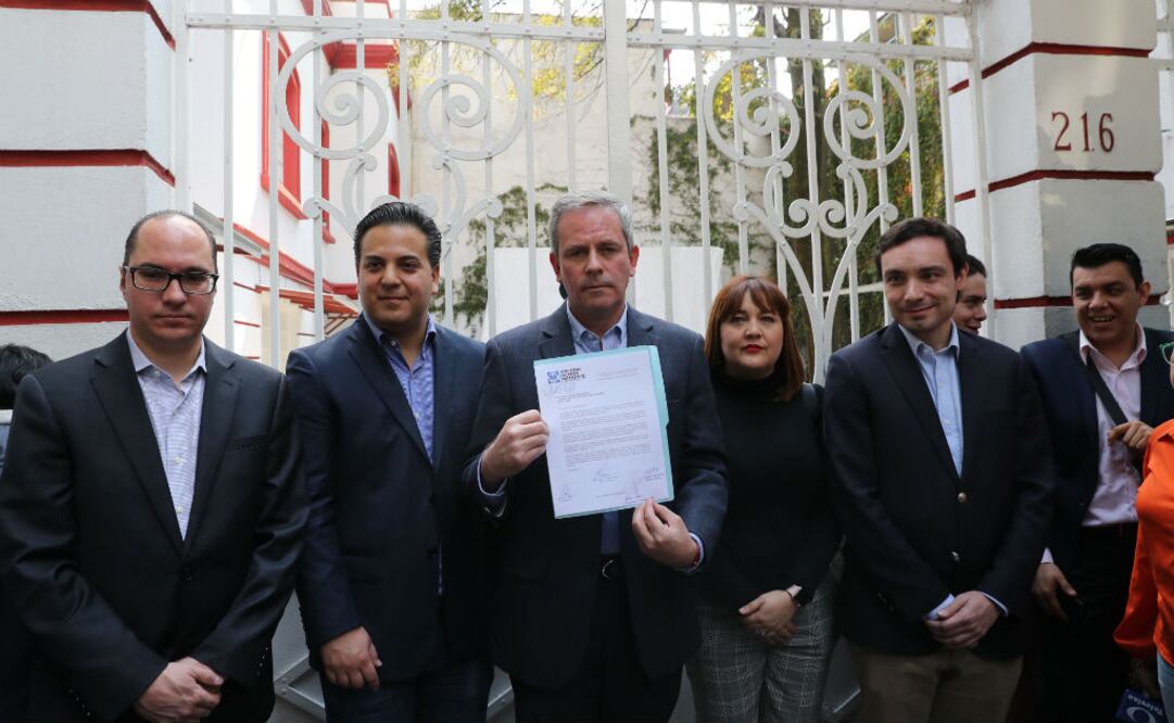 Marcelo Torres Cofiño fue acompañado de Fernando Rodríguez Doval y Damián Zepeda, entre otros. FOTO: Juan Carlos Reyes García | EL UNIVERSAL