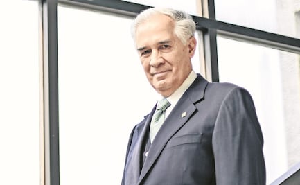 Exministros y juristas critican "hiperpresidencialismo" de AMLO para someter al Poder Judicial y atacar a jueces