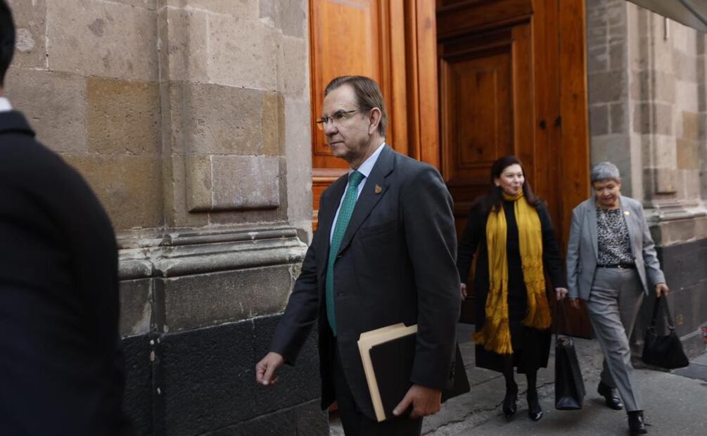 Esteban Moctezuma Barragán embajador de México en Estados Unidos saliendo de reunión con Sheinbaum (07/12/2025). Foto: Diego Simón Sánchez / EL UNIVERSAL