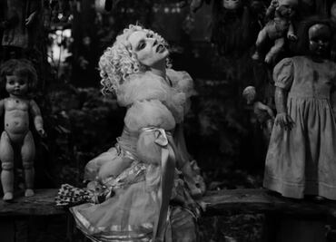 Lady Gaga expone el misticismo de la isla de las muñecas en Xochimilco, y el toque de Tim Burton en "The dead dance"