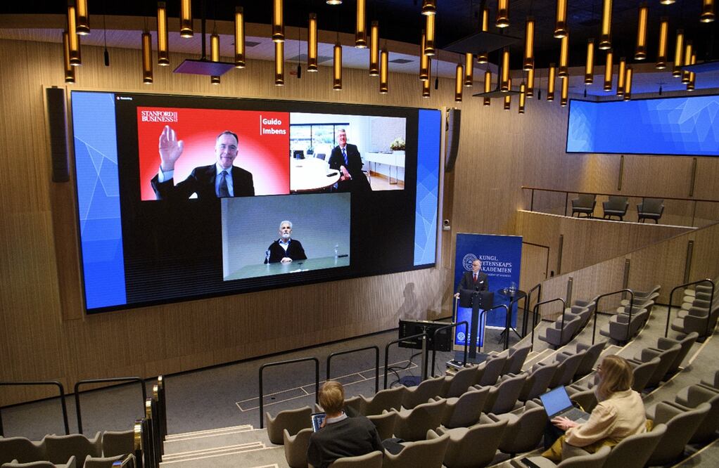 Premios Nobel reciben galardón virtualmente, debido a la pandemia del Covid-19. Foto: AP / Jessica Gow