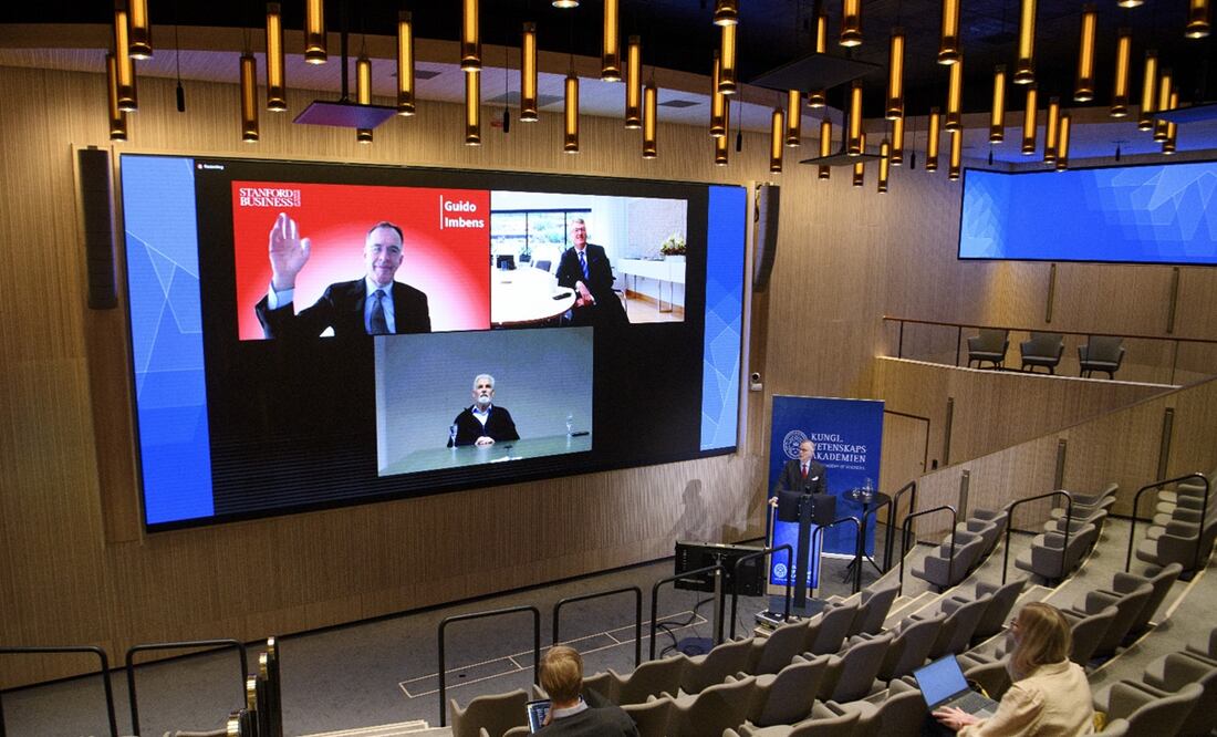 Premios Nobel reciben galardón virtualmente, debido a la pandemia del Covid-19. Foto: AP / Jessica Gow
