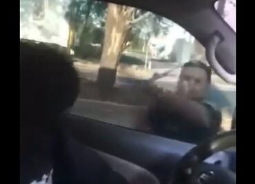 "Te voy a tumbar los dientes": presuntos montachoques en Aguascalientes rompen ventanilla de conductor