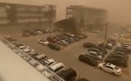 Videos. Tormenta de arena sorprende a Mexicali; derrumba árboles y estructuras en universidad