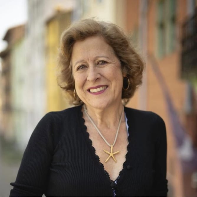 Berna González Harbour escribe novela negra. Es también periodista literaria y columnista en diversos medios. TOMADO DEL FACEBOOK DE LA AUTORA
