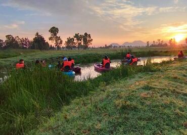 Xochimilco: paseo en kayak al amanecer y desayuno en una chinampa