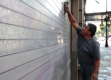 “Parece que trabajamos para ellos”, dice empleado de mantenimiento sobre pintas por marchas