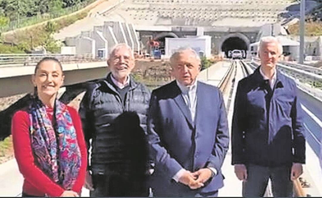 El Presidente aseguró ante autoridades de la CDMX y el Edomex que el tren estará listo en 2023. Foto: Especial.
